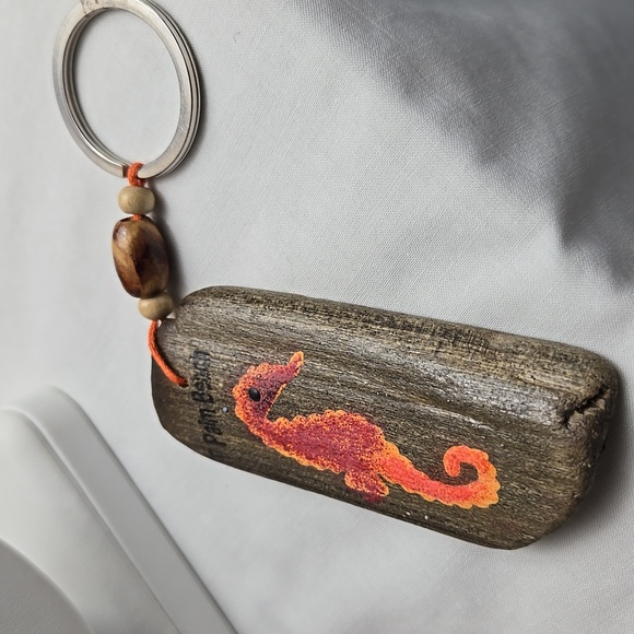 Palm Beach Wooden Seahorse Keychain with Orange Design Handcrafted - Picture 16 of 16